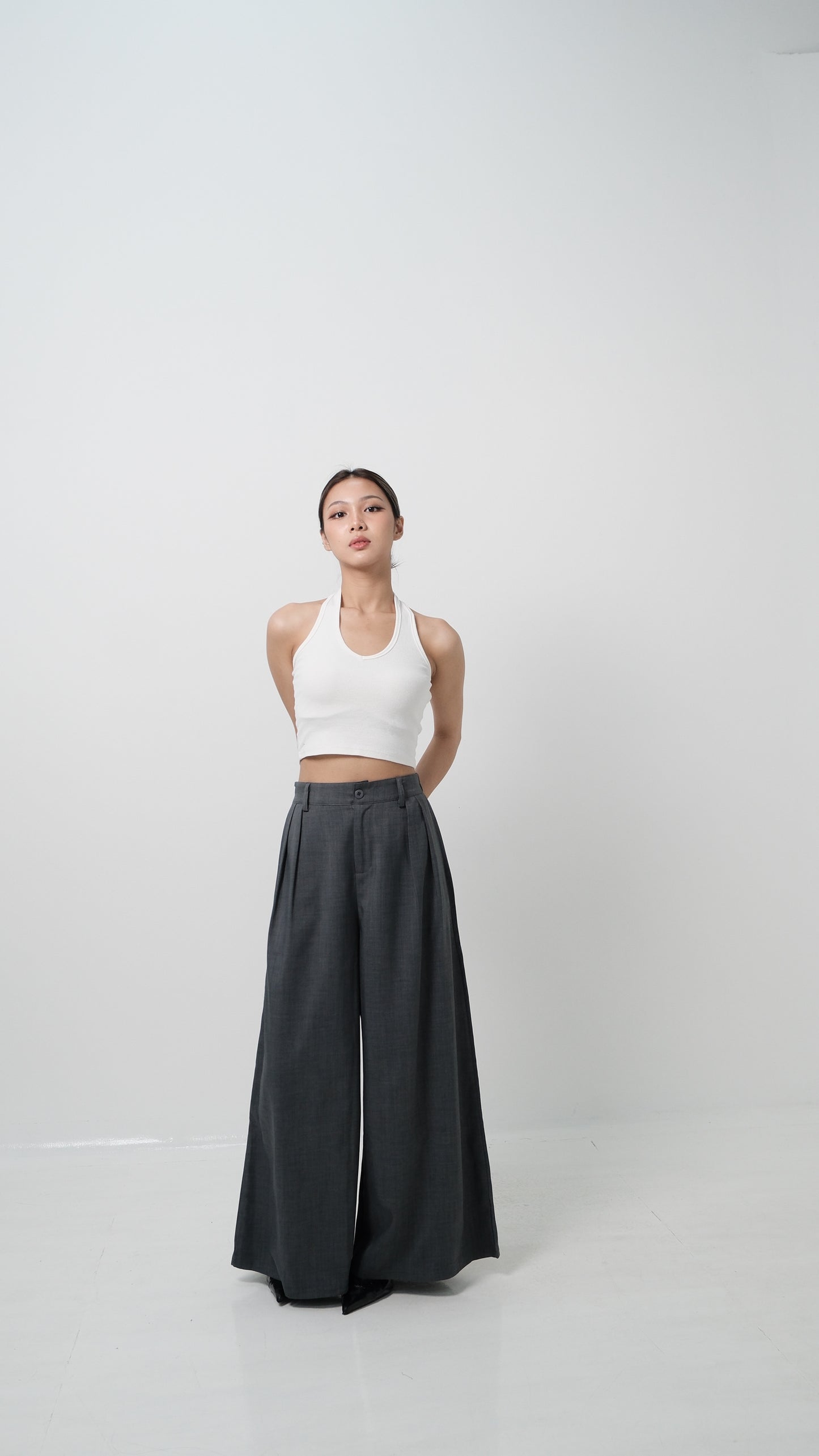 Ivy Flow in Shadow Tones (Black/Dark Grey)